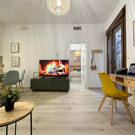 Casa Vega. Coqueto En Casco Antiguo. *